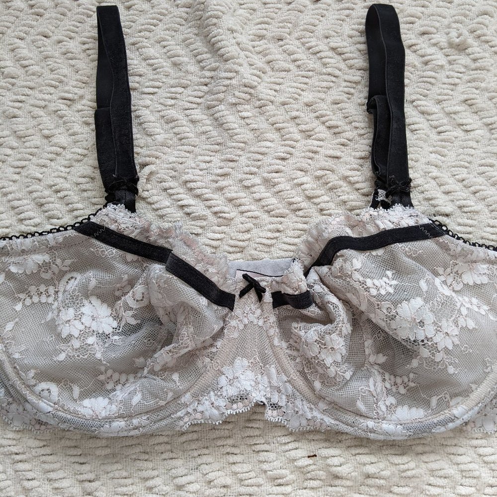 Victorias Secret Pushup without Padding Cream & Black Lace Bra 36DDD EUC